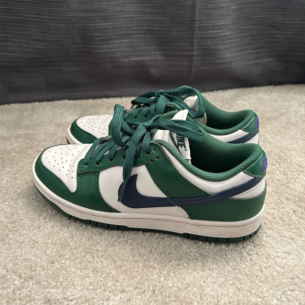 Nike Dunk Low sneakers in white and green size 7.5